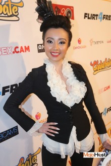 ynotcams2018_redcarpet311 